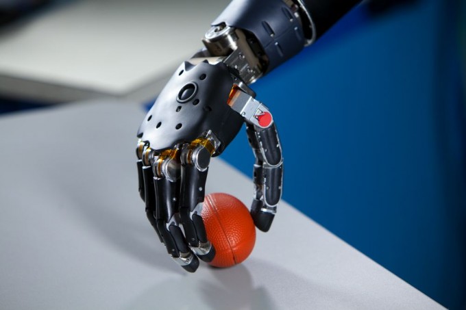 brain-controlled_prosthetic_arm_cybernetic_implant_tech