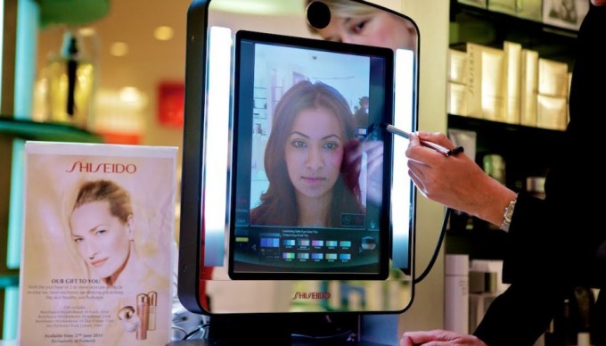 Shisedio-Makeup-Mirror-augmented-reality-marketing-by-brands-in-real-life-examples