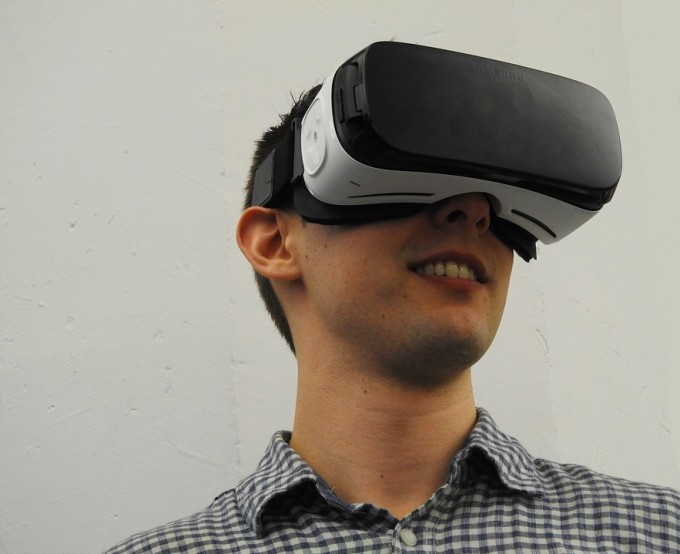 vr-virtual-reality-tech