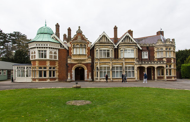 geek-travel-ideas-mansion-at-bletchley-park-ww2-code-breaking-station