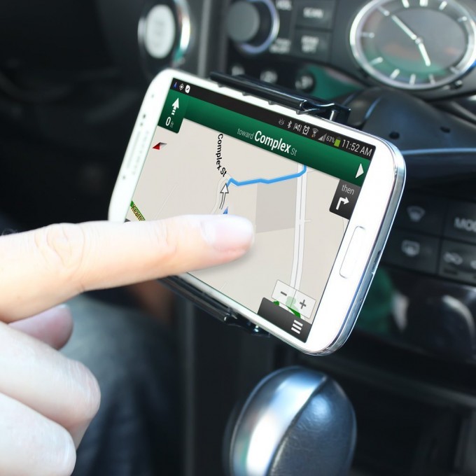 safe-driving-gps-teen-phone-cradle-gadget-reduces-distraction