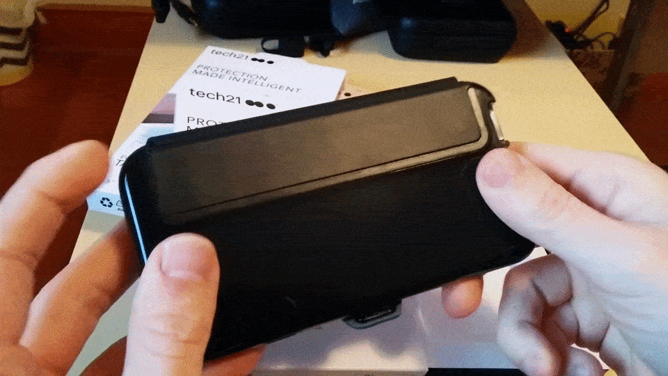 tech21-evo-wallet-iphone-7-phone-case-animation-gif-review
